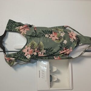 Kona Sol One piece Green Floral Bathing suit Size Large in very good condition.